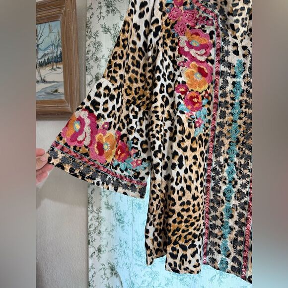 savannah jane embroidery 3/4 sleeve top shirt size small cheetah print - Picture 2 of 6